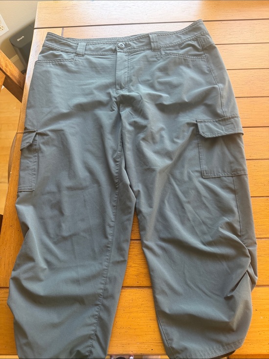 Eddie Bauer Pants - Eddie Bauer Women’s Cargo Capris in Grey